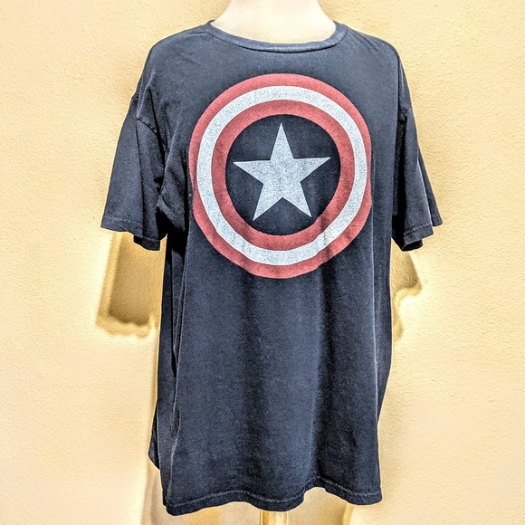 3/$15 MARVEL Captain America graphic T-shirt (XL) - Picture 2 of 6